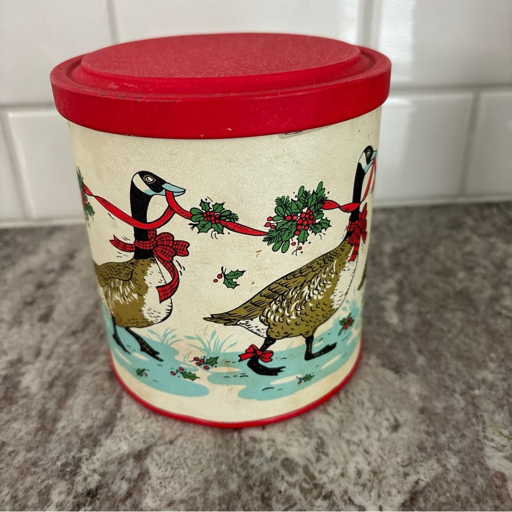 Vintage Christmas Tin, Holly, Geese On Parade, The Potpourri Press Made in USA!